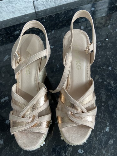 Miss Kg roségoldene Espadrille-Keilsandalen Größe 3 brandneu