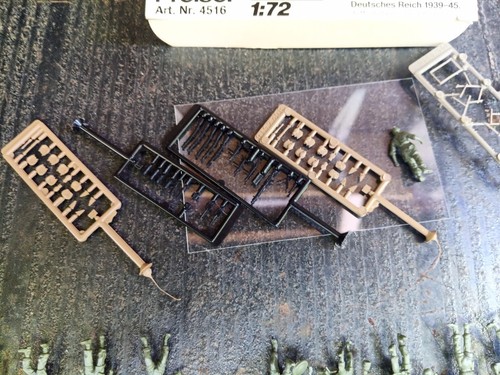 Preiser Military German Reich 1939-45 Paratroopers Airforce Personnel Kit 1/72 - Picture 10 of 11