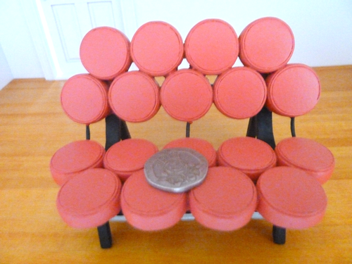 Dolls House Sofa Red Resin Lounge Shop Furniture Miniature 1:12th Scale - Picture 3 of 12