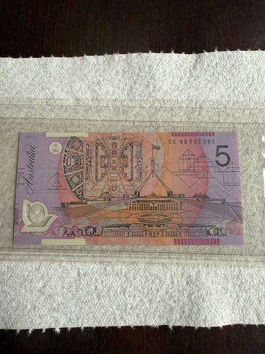 Australia $5 Note Uncirculated - Picture 2 of 3
