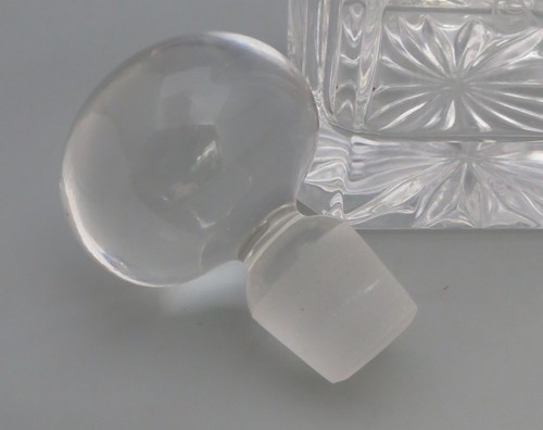 Heavy Square  Glass Decanter - Cunningham Clan Crest - Over Fork Over 9.5cm sq - Picture 13 of 16