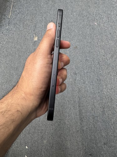 Apple iPhone 15 Plus/128 Go/Noir Nombre de cycles de batterie 16/Santé de la batterie 100% - Photo 6 sur 10