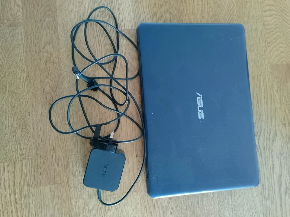 ASUS E203NA notebook PC 11.6 in Intel Celeron Win10 32GB drive 2GB 1.1GHzRAM - Image 2 of 3