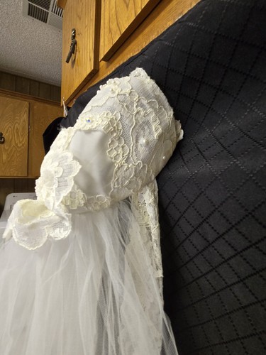 Vintage 1981 lace & pearl wedding cap with Tulle and Lace veil - wedding costume - Picture 3 of 7