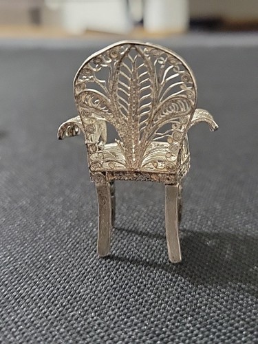 Antiguo lote de muebles de filigrana de plata esterlina sillas para casa de muñecas mesa sofá 5 piezas - Imagen 10 de 24