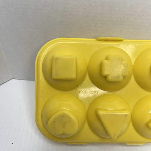 De colección 1993 Tomy Forma de Huevo Clasificación Hide N Chirrido Juguete Huevos y Cartón Amarillo - Imagen 9 de 10