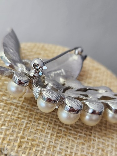 VTG TRIFARI Grape Pin Brooch Cluster Faux Pearls Silver Tone Crown - Picture 5 of 8
