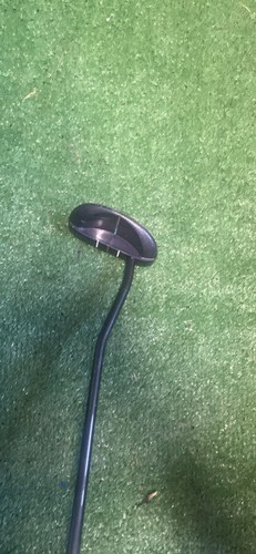 Right-Handed3-sw irons and 2 putters - Picture 12 of 14