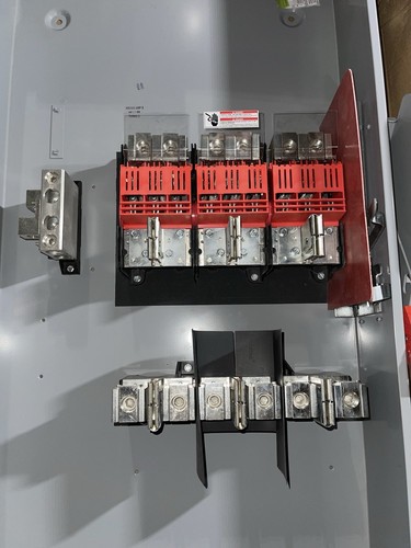 Siemens GF326NA Fusible 3 Pole 240V 600 Amp Indoor Rated Safety Switch - Picture 6 of 10