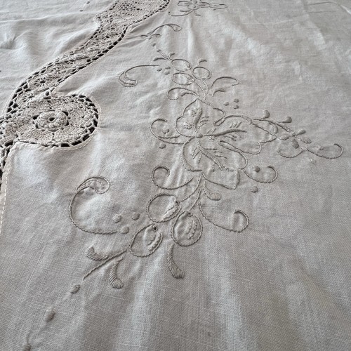 Antique Madeira Tablecloth Linen Hand Embroidered Cut Work 114 x 65 Crochet - Picture 2 of 9