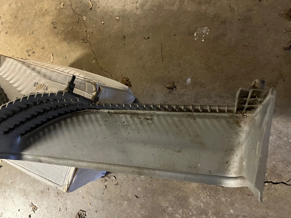 Grelha Buick Riviera 1970 completa - Imagem 3 de 4