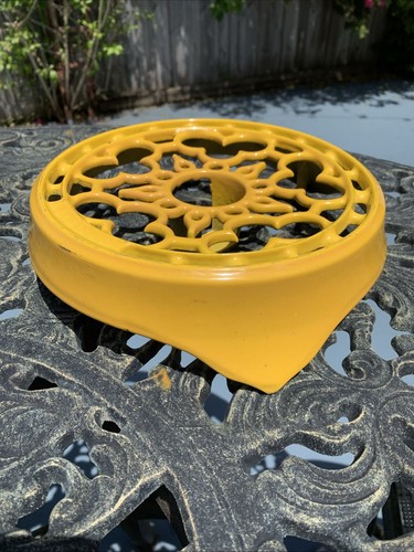 LE CREUSET gelber GUSSEISEN RUND 8" TEELICHT KERZE WÄRMENDER UNTERSETZER Frankreich