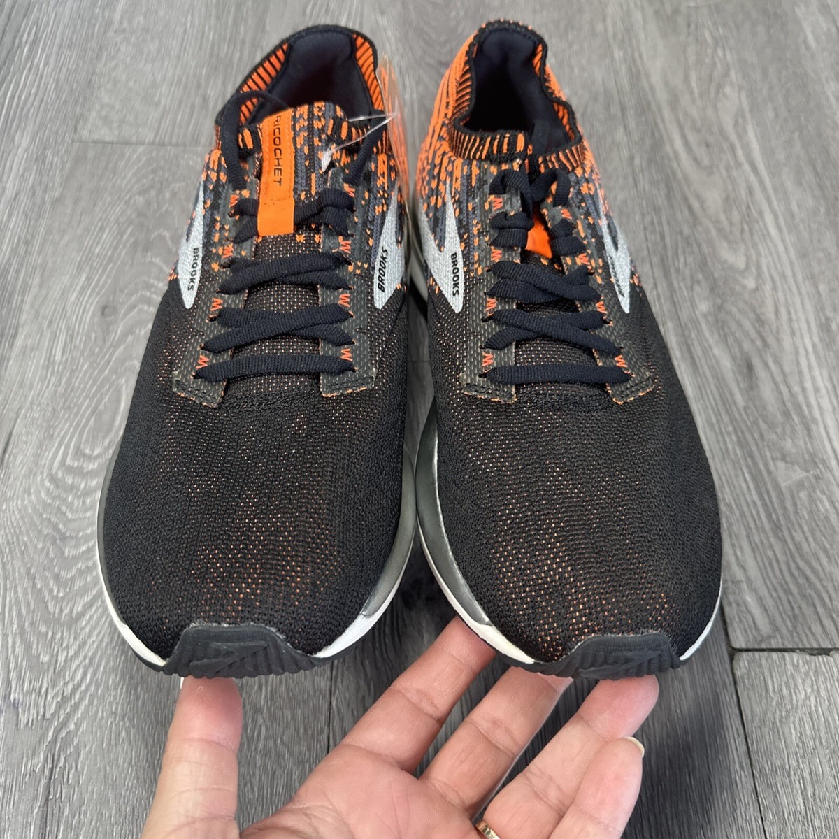 Men’s Brooks Ricochet 3 Knit White Gray Running Shoes Size 9 NEW SAMPLE Cut in half: Brooks Ricochet 3 Review | RunRepeat main image 2