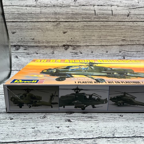 Kit modellino elicottero Revell AH-64 Apache 1:48 - livello 4 - 134 pezzi - Foto 4 di 12