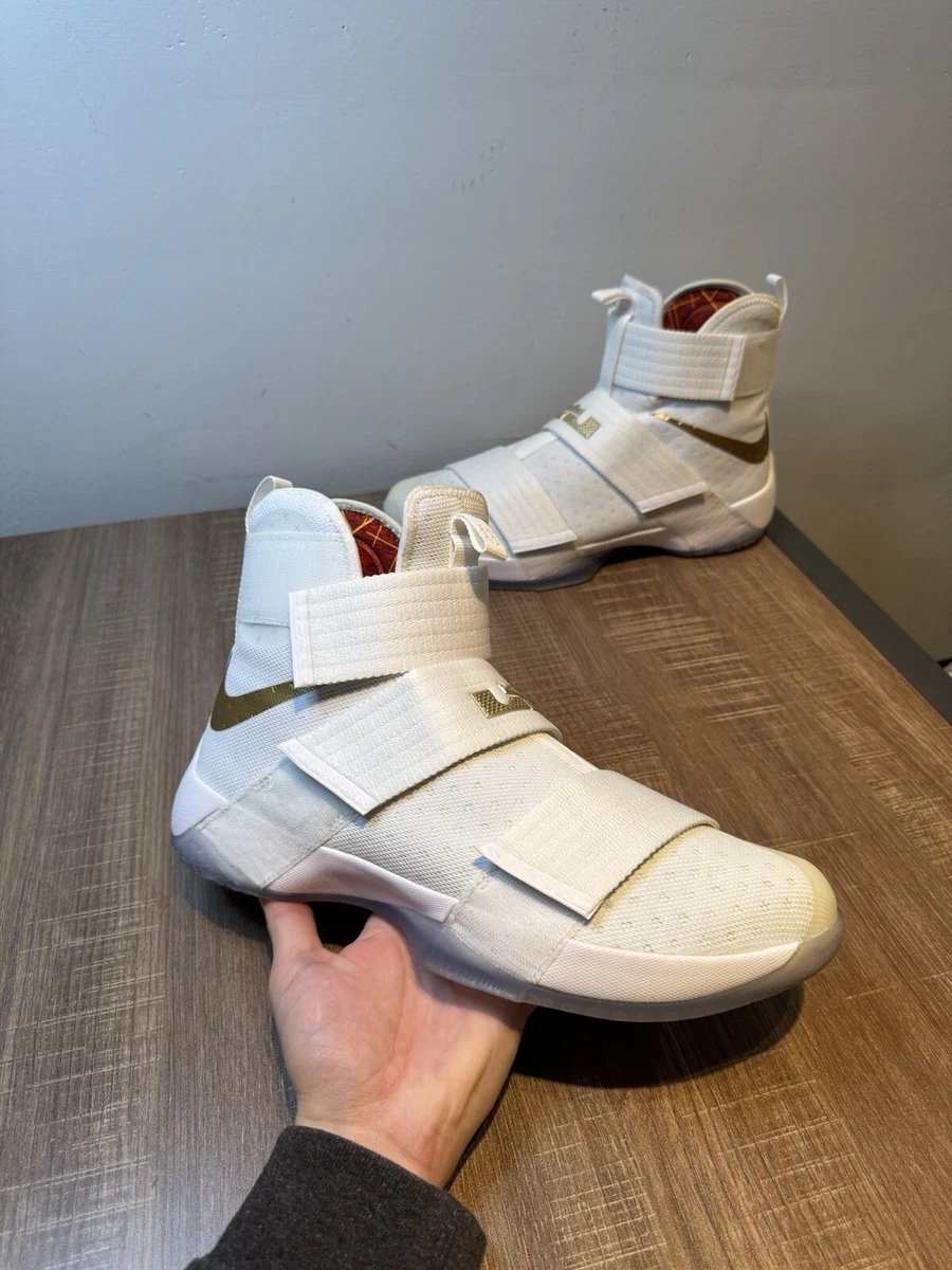 Nike LeBron Four Wins Sneakers for Men for Sale  display picture 2