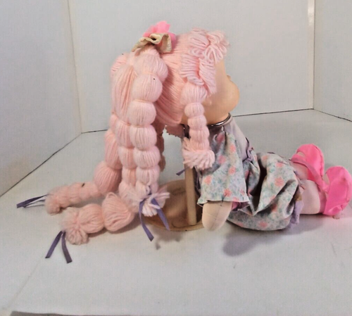 Vintage Tuggabows 1986 Plüsch Mädchen rosa Garn Haare America Greetings Pastell Puppe 1039 - Bild 2 von 7