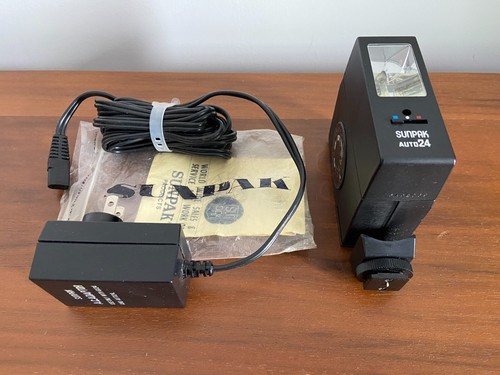 Sunpak Auto24 Electronic Flash with Main Lead. Battery or Mains Power - WORKING