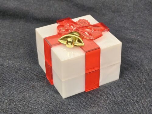 24 Vintage Celluloid/Plastic Ring Boxes White w/ Red Ribbon Gold Bell Velvet NOS - Afbeelding 1 van 8