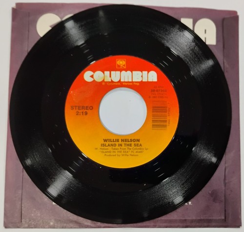 45 RPM COLUMBIA 1987 Willie Nelson COUNTRY Island in the Sea  NOSTALGIA - Imagen 1 de 2