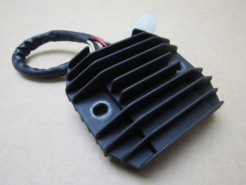 Yamaha FZS Fazer 600 2000 33.420 km Regler Gleichrichter (14128) - Bild 1 von 6