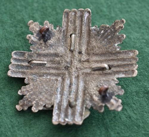 The Royal Scots Fusiliers, 1st Battalion, Piper's Feather Bonnet badge - Picture 3 of 3