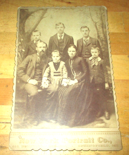Vintage Cabinet Family Photo of Missouri - New York Portrait Co. of Springfield