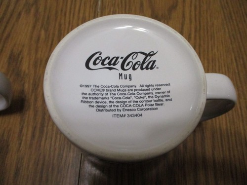 LOT OF TWO COCA COLA ENESCO MUGS ALWAYS IN THE GAME BASEBALL DARTS 1997 COFFEE - Picture 7 of 7