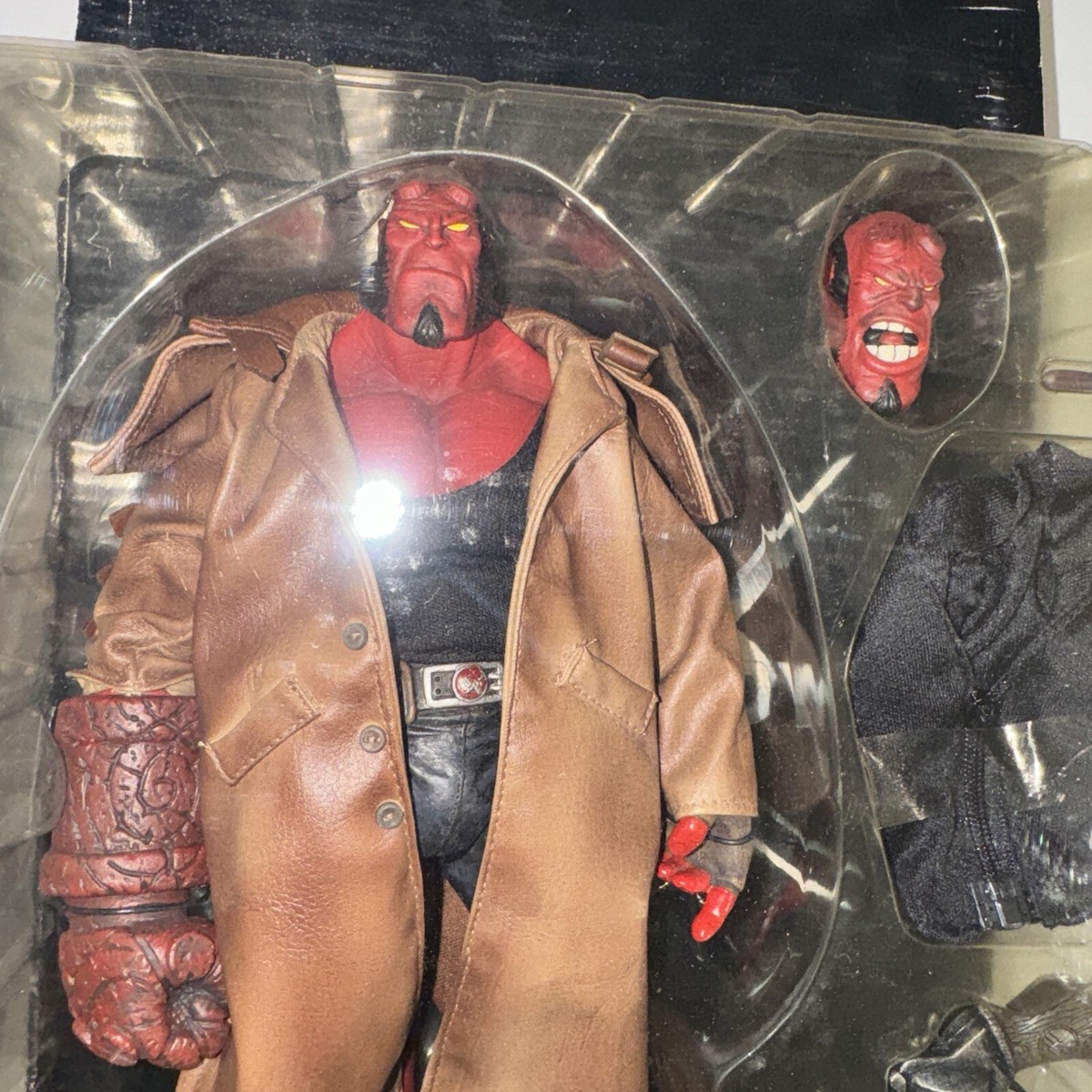 「ヘルボーイ」【2004コミコン3000体限定】アクションフィギュア　メズコ 2004 Mezco Hellboy Limited Edition Of 3000 SDCC Comic Con