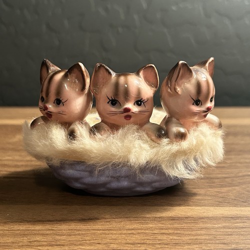Vintage 3 Kittens In Basket Figurine W/ FUR-FUZZY CERAMIC-KITSCHY-HTF Cats