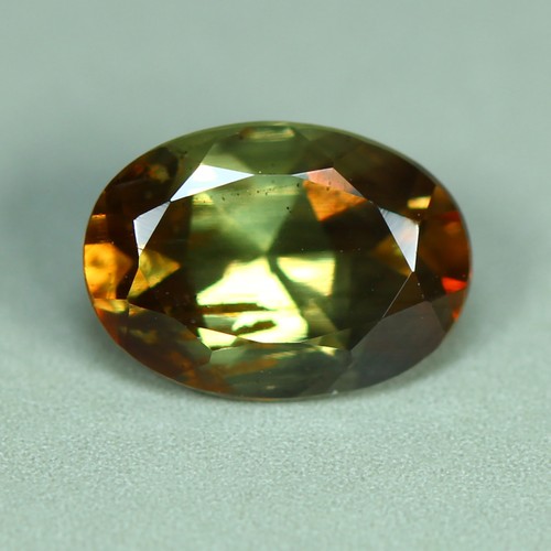 0,83 Cts_Antiguo_100 % Natural Sin Calentar Doble Tono Color Andalucita Brasileña