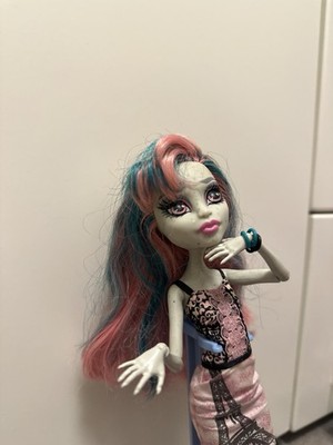 Monster high Puppe Doll scaris Rochelle Goyle