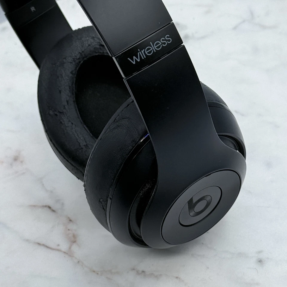 Beats by Dre Studio 2 Wireless Bluetooth Headphones Case - B0501 - Worn Ear Pads - Image 4 of 4