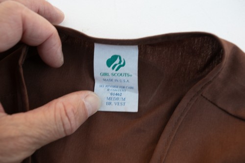 Girl Scout Brownie 4 Vest Lot Beige w/Patches (UA2/JSF6) Official Asst'd Sizes - Picture 6 of 21