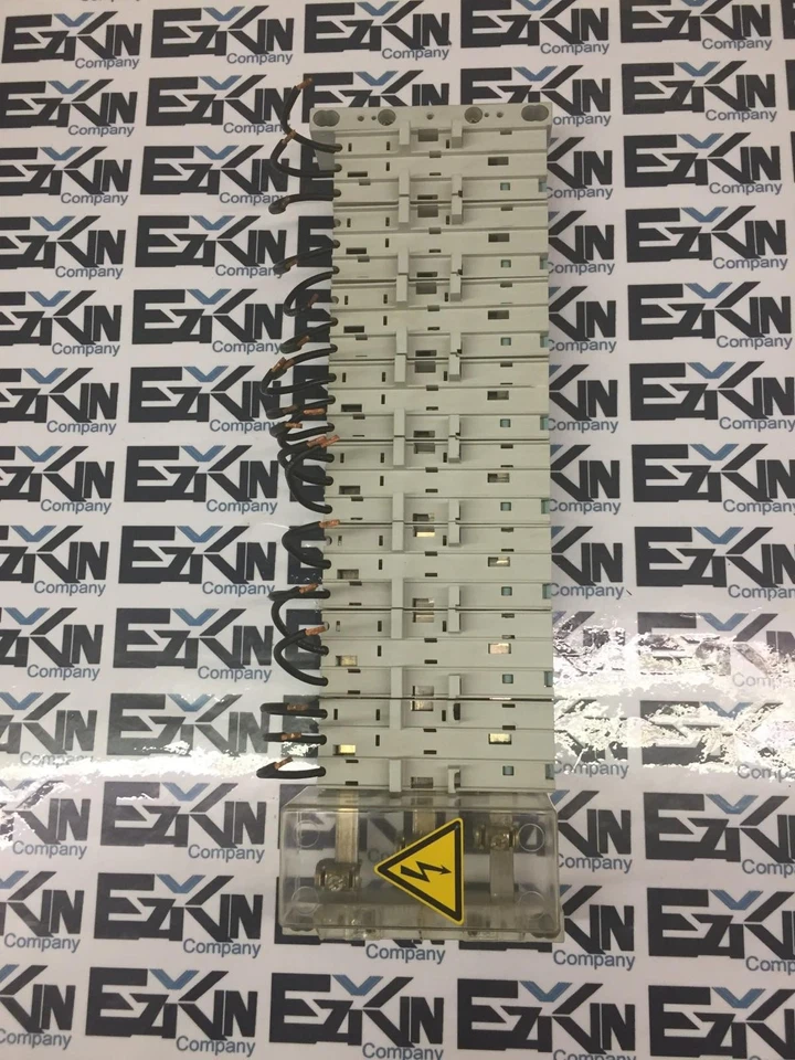 Siemens 8US1 051-5DJ07 8-Station Busbar, 600V 25Amp  - Image 2 of 4