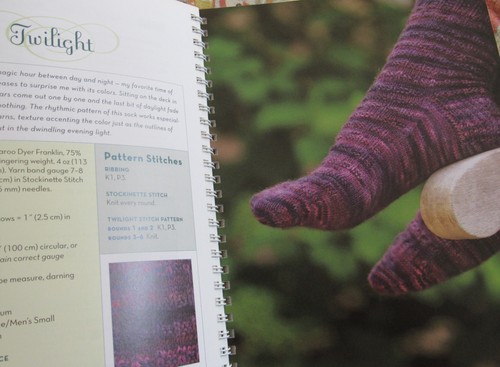 2 AT A TIME SOCKS Knit Two at Once on Circular Needle 17 Patterns Knitting Book - Imagen 10 de 12
