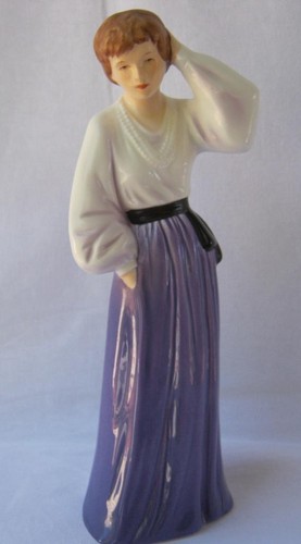 Vintage Art Deco Goebel Porcelain Fashion Lady in Purple and White Germany - Picture 12 of 12