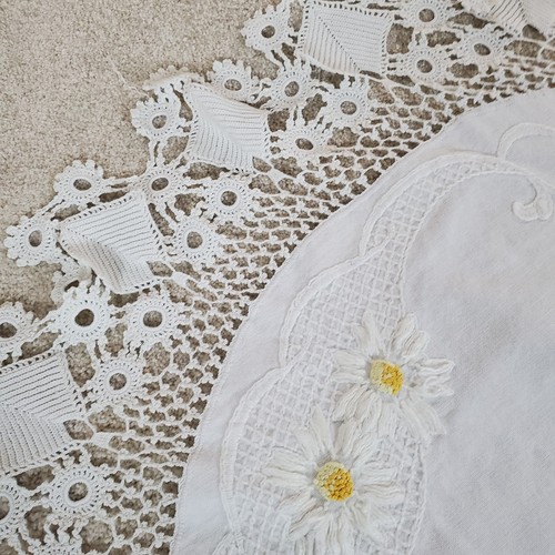 Vintage CUTTER Tablecloth With Crochet Edge AS IS Couple of Small Tears Center - Picture 5 of 18