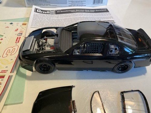 Kit Modelo 1:24 Revell #85-2172 "3" Dale Earnhardt Goodwrench Monte Carlo - Imagen 3 de 14