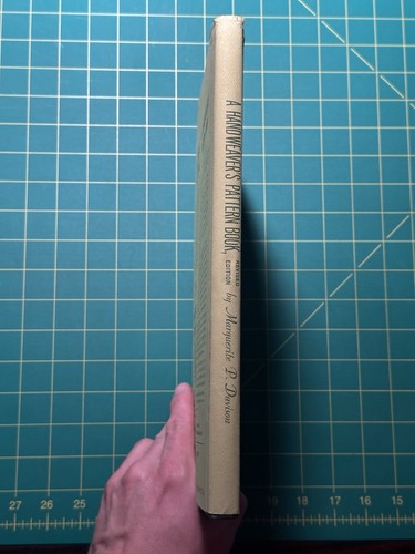 A Handweaver's Pattern Book by Marguerite Porter Davison - Picture 2 of 8
