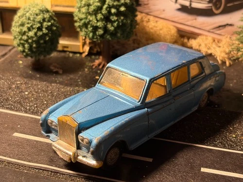 Vintage Dinky Toys 152 Rolls Royce Phantom v Limousine