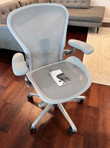 BRAND NEW ترقية كرسي Herman Miller Aeron - رمادي معدني ، الحجم B