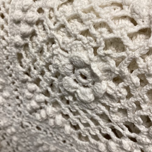 Vtg Crochet Tablecloth Bedspread Cover Accent Coverlet Handmade Off White 76x84 - Picture 3 of 9