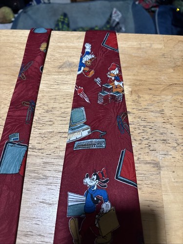 Disney Office Tie Red - Picture 5 of 11