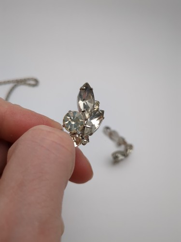 Vintage Weiss Rhinestone Necklace And Clip On Earrings - Picture 23 of 24