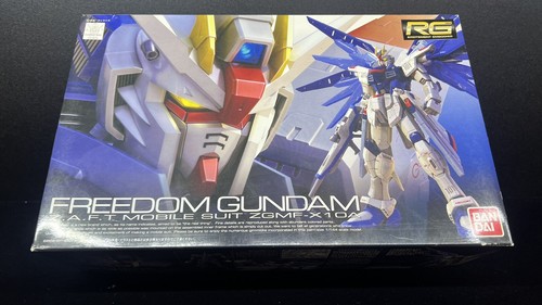 RG Freedom Gundam 1/144 Model Kit Bandai Hobby - Picture 1 of 3