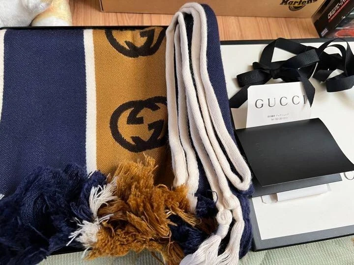 Foulard, étole, écharpe GUCCI, acheté dans un magasin agréé, occasion, marron, marine