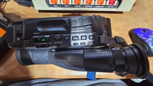Sony Video Camera Recorder Hi8 Handycam With 2 Batteries, Manual Powers on! - Picture 3 of 9