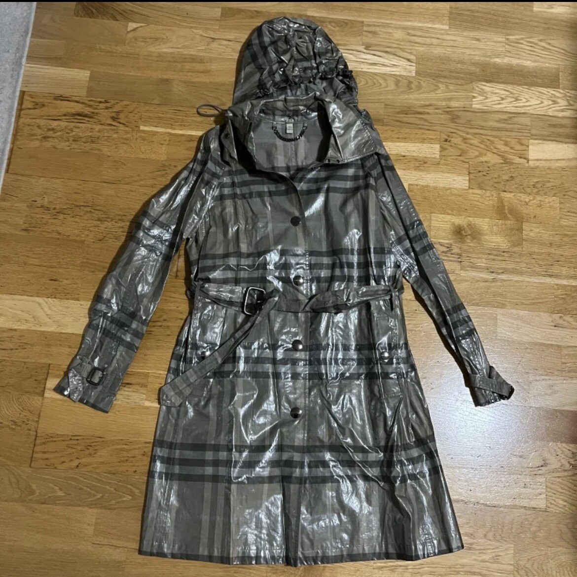 【送料&関税込】Burberry Vintage Check Trench Coat Long Check Lapel Gabardine Trench Coat in Honey - Women