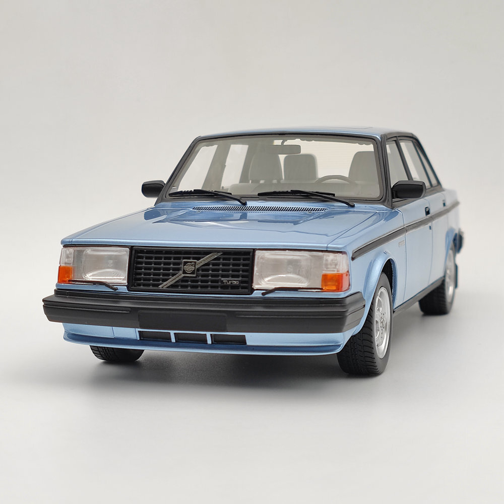 DNA Collectibles 1/18 Volvo 244 Turbo Blue DNA000135 Resin