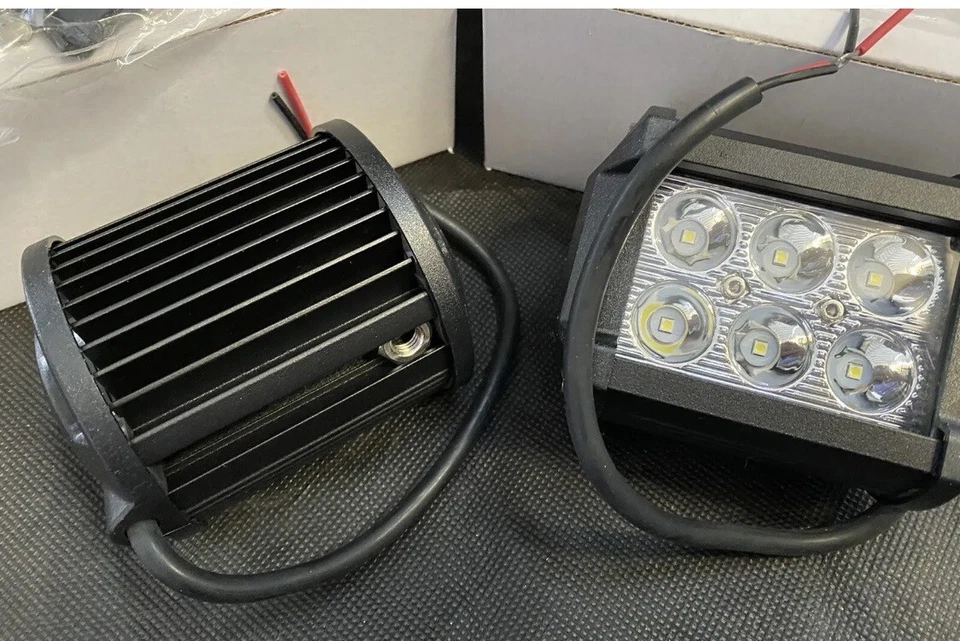 Coppia Fari SUPPLEMENTARE PROFONDITA  12V 24V 18W 6 LED  Completi Di Staffa - Immagine 4 di 4